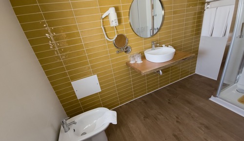 Familien-Vierbettzimmer