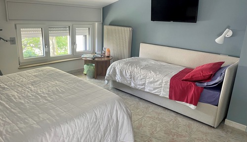 Dreibettzimmer, barrierearm, Gartenblick