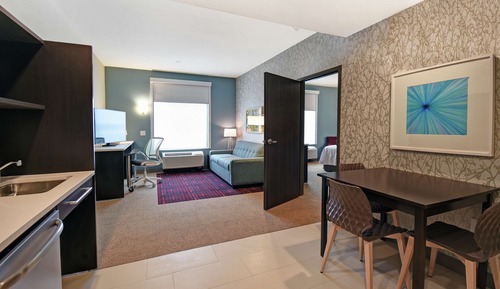 Suite, 1 King-Bett, barrierefrei (Roll-In Shower, Mobility & Hearing)