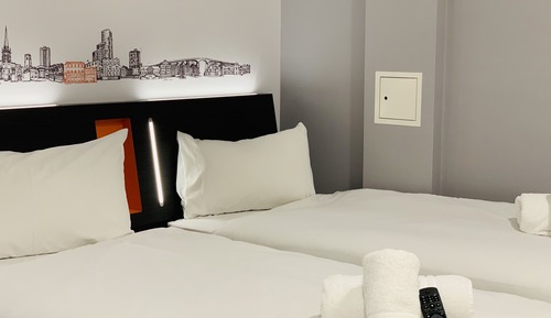 Basic-Zweibettzimmer (No Windows)