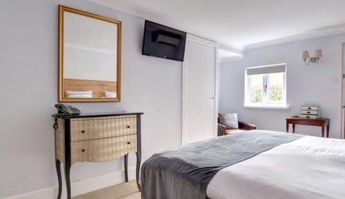 Traditional-Doppel- oder -Zweibettzimmer