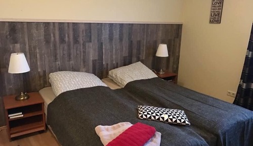 Doppel- oder Zweibettzimmer, eigenes Bad