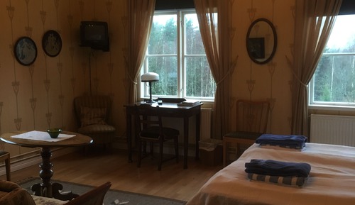 Doppel- oder Zweibettzimmer, eigenes Bad
