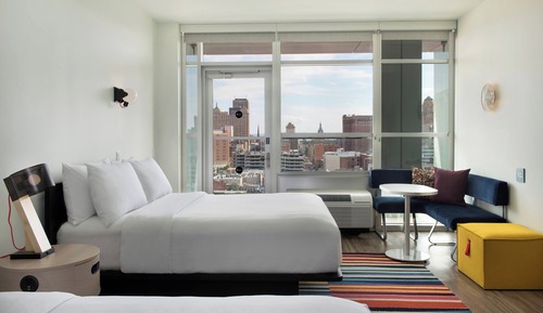 aloft, Zimmer, 2 Queen-Betten, Balkon