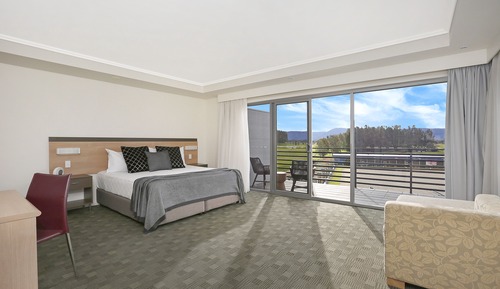 Deluxe-Zimmer, 1 King-Bett, Nichtraucher, Blick auf den Golfplatz