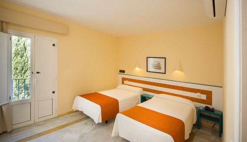 Dreibettzimmer (salón)