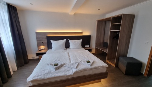 Deluxe-Doppelzimmer, eigenes Bad, Flussblick