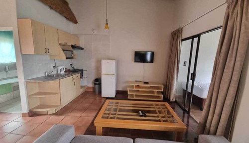 Executive-Doppelzimmer, 1 Schlafzimmer, Kühlschrank und Mikrowelle, Poolseite