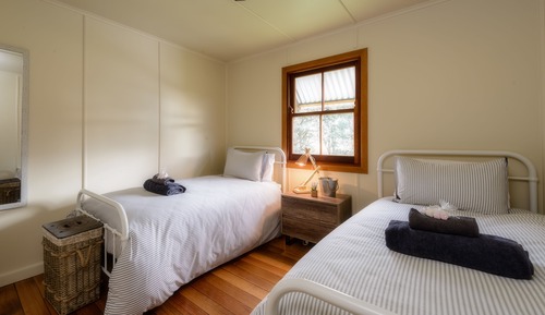 Standard-Zweibettzimmer, Gemeinschaftsbad, Hügelblick