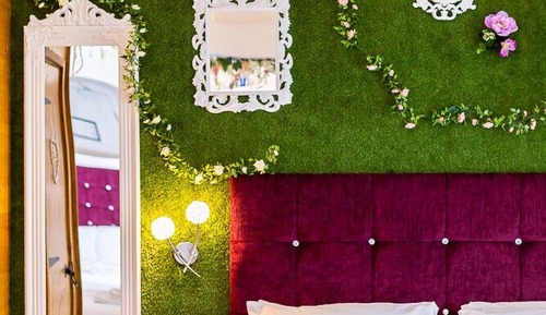 Deluxe-Apartment, eigenes Bad (Through the Looking Glass)