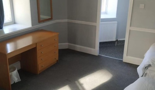 Standard-Vierbettzimmer, mit Bad