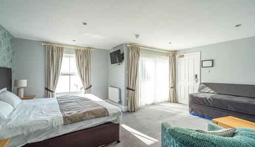 Suite, 1 Doppelbett und Schlafsofa