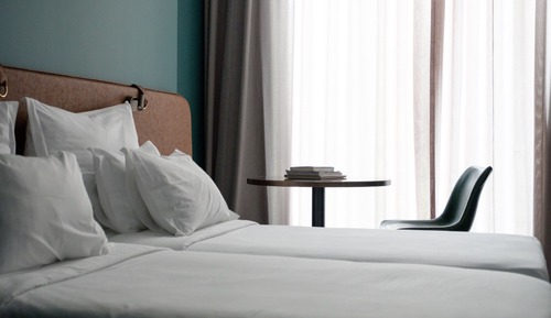 Doppel- oder Zweibettzimmer