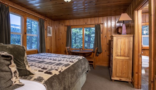 Zimmer (Lodge Room with Private Bath-No Pets)