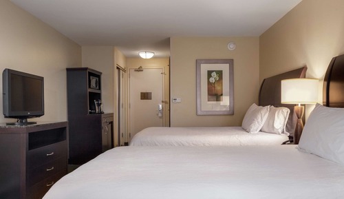 Zimmer, 2 Queen-Betten, barrierefrei, Badewanne (Mobility & Hearing)
