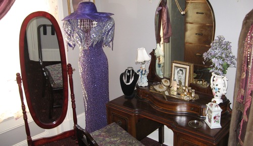 King Suite, Fireplace, Private Bath with Shower and Jacuzzi Spa Bath