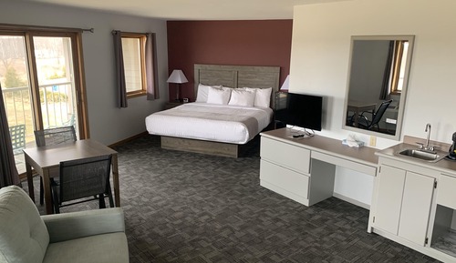 Signature-Suite, Whirlpool, Blick auf den Golfplatz