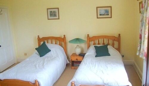 Zweibettzimmer, mit Bad (Yellow Room)