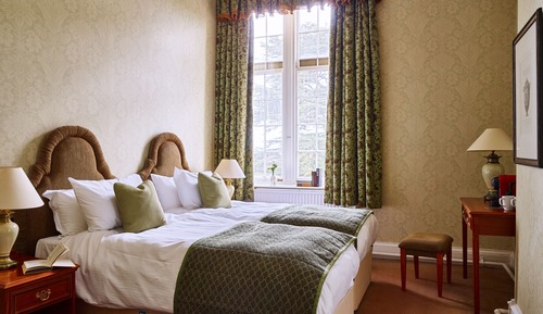 Basic-Doppel- oder -Zweibettzimmer