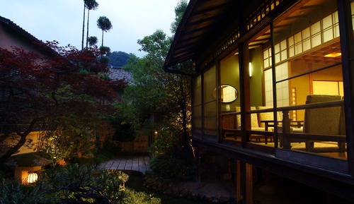 Traditional-Suite (with Outdoor bathtub)