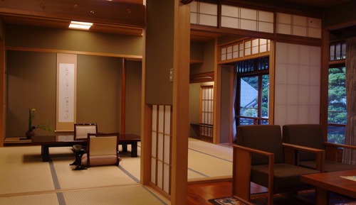 Traditional-Suite (with Outdoor bathtub)