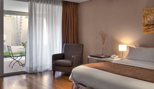 Premium-Doppel- oder -Zweibettzimmer