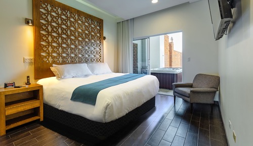 Master Suite California King , only adults