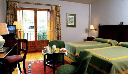 Standard-Doppelzimmer (2 Adults + 1 Child)