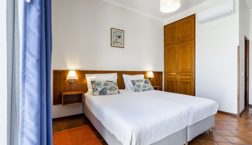 Standard-Doppel- oder -Zweibettzimmer
