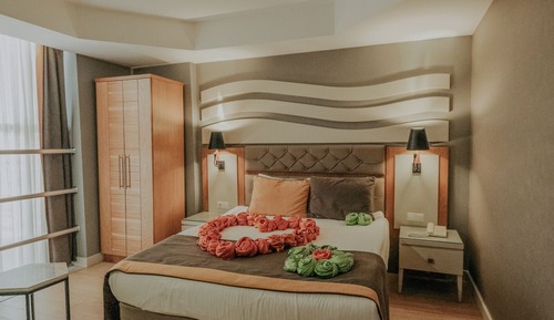Junior-Doppel- oder -Zweibettzimmer