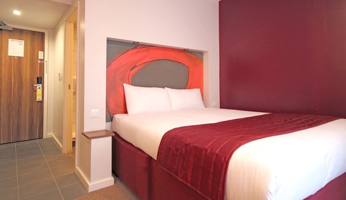 Familienzimmer, 1 Doppelbett und Schlafsofa