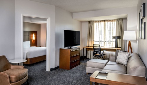 Suite, 1 Schlafzimmer (Mobility/Hearing Access, Roll-in Shwr)