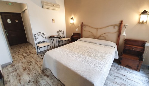 Standard-Doppel- oder -Zweibettzimmer
