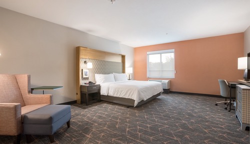 Standardzimmer, 1 King-Bett, rollstuhlgeeignete Dusche (Communications)