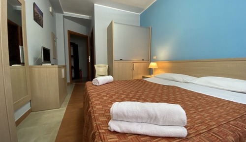 Standard-Doppel- oder -Zweibettzimmer