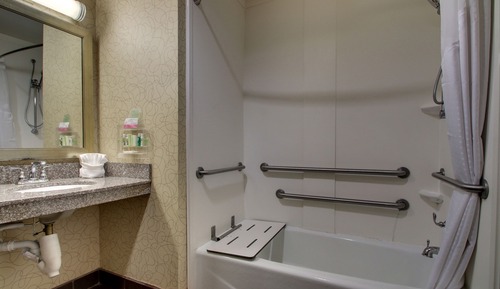 Standardzimmer, 2 Doppelbetten, barrierearm (Top Floor)