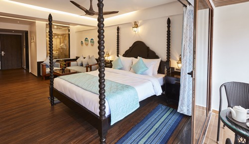 Premium-Zimmer, 1 King-Bett, Poolblick, Poolseite