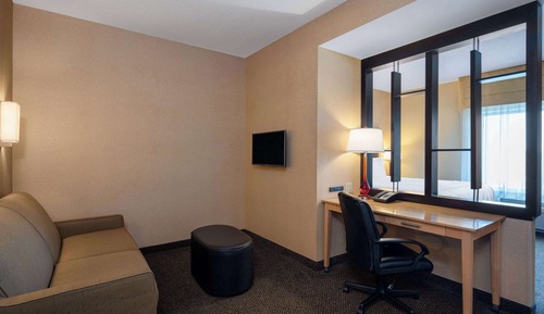 Suite, 1 King-Bett, Nichtraucher (Hearing Accessible)