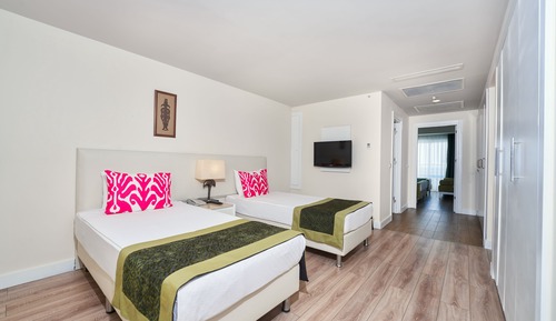 Orange Family Room - 2 Bedroom