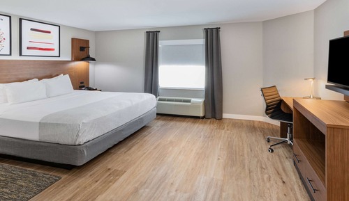 Suite, 1 King-Bett, barrierefrei, Nichtraucher (Mobility/Hearing, Battub w/Grab Bars)