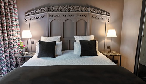 Superior-Doppel- oder -Zweibettzimmer