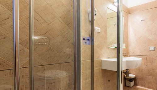 Einzelzimmer (with external private bathroom)