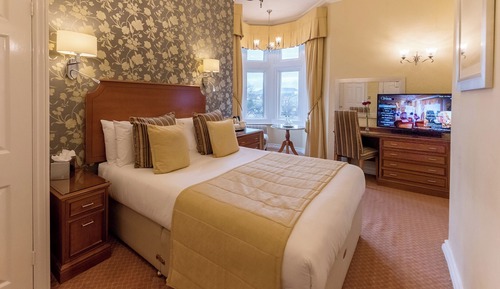 Doppel- oder Zweibettzimmer