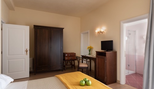 Standard-Doppel- oder -Zweibettzimmer