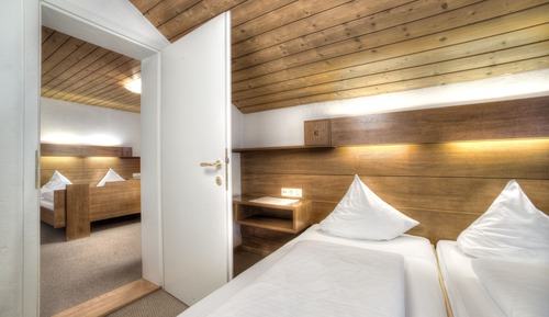 Familienzimmer, Verbindungszimmer