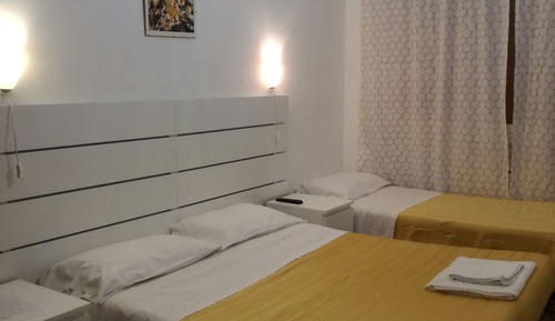 Dreibettzimmer, Gemeinschaftsbad
