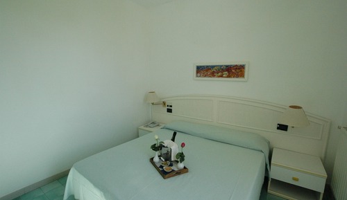 Standard-Doppel- oder -Zweibettzimmer
