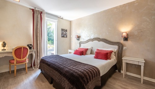 Superior-Doppel- oder -Zweibettzimmer