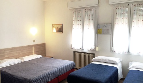 Standard-Vierbettzimmer