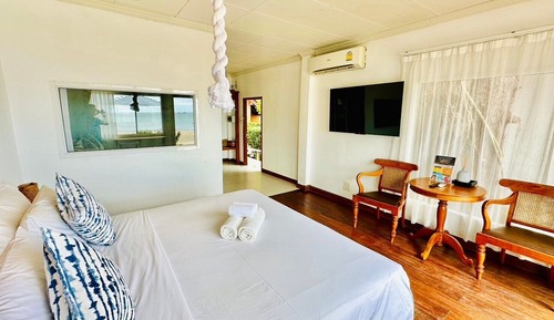 Deluxe Beachfront Bungalow